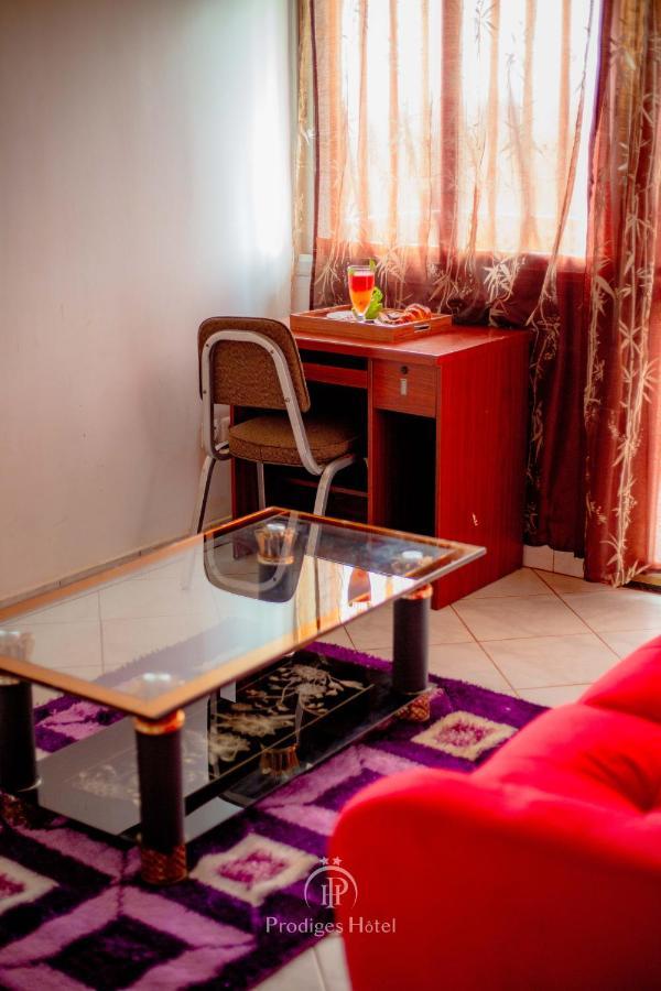 Prodiges Hotel Yaounde Exterior photo